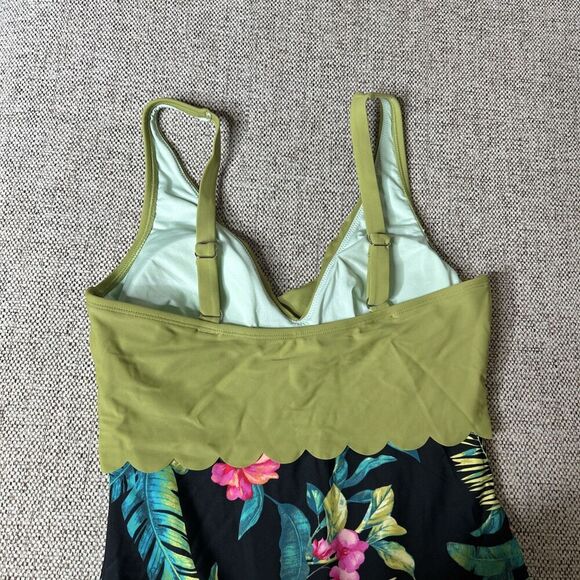 Cupshe One Piece Swimsuit Scalloped Solid Tropical Tummy Control Size M NWT - Picture 9 of 13